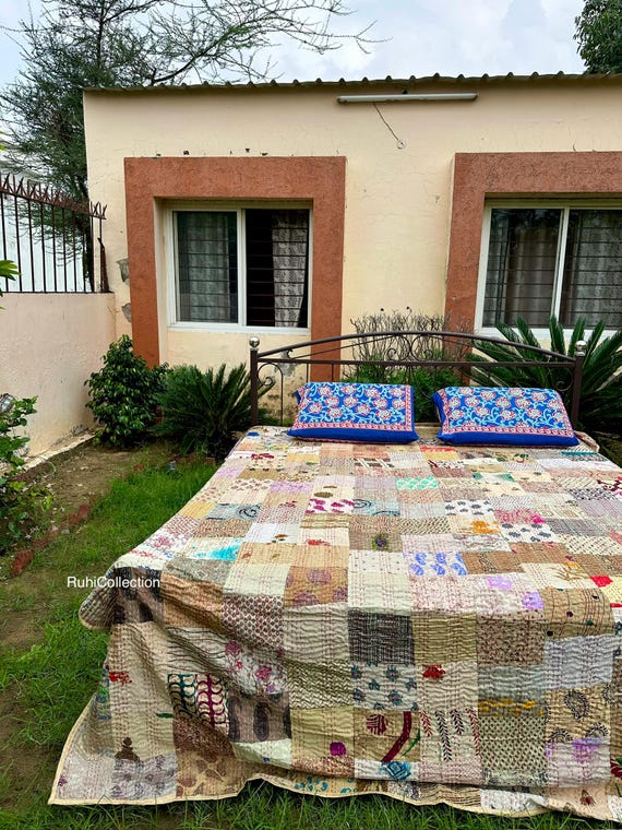 Double Kantha Quilt Bedspread Flower Pattern Cotton White Boho Gypsy Blanket