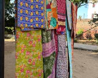 Lot de gros lot de couvertures réversibles faites main en couette kantha vintage indienne