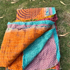 Lot de gros lot de couette kantha vintage indienne jetée à la main couverture réversible couvre-lit tissu de coton couette vintage image 3