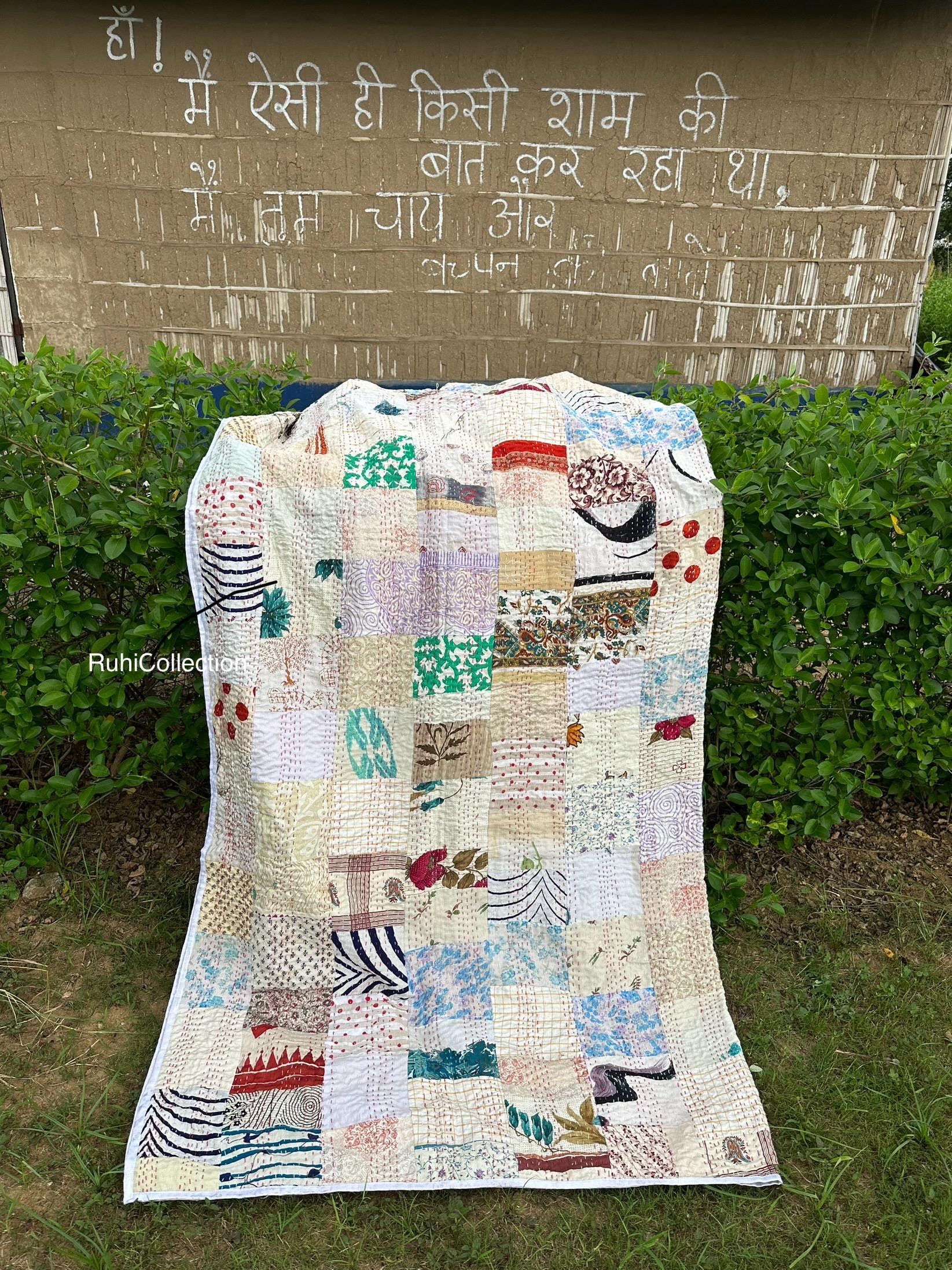 手縫いキルトパッチワークスローカンタインディアンベッドスプレッドkhambhadiyaツインサイズリバーシブルベッドカバー付カンタ インディアンパッチワーク カンタキルト スロー ハンドメイド シルク パトラ カンタ ベッドカバー キングサイズ リバーシブル 寝具 ベッドスプレッド  ヴィンテージ 手縫いグドリ 装飾ビーチブランケット (マルチカラー)