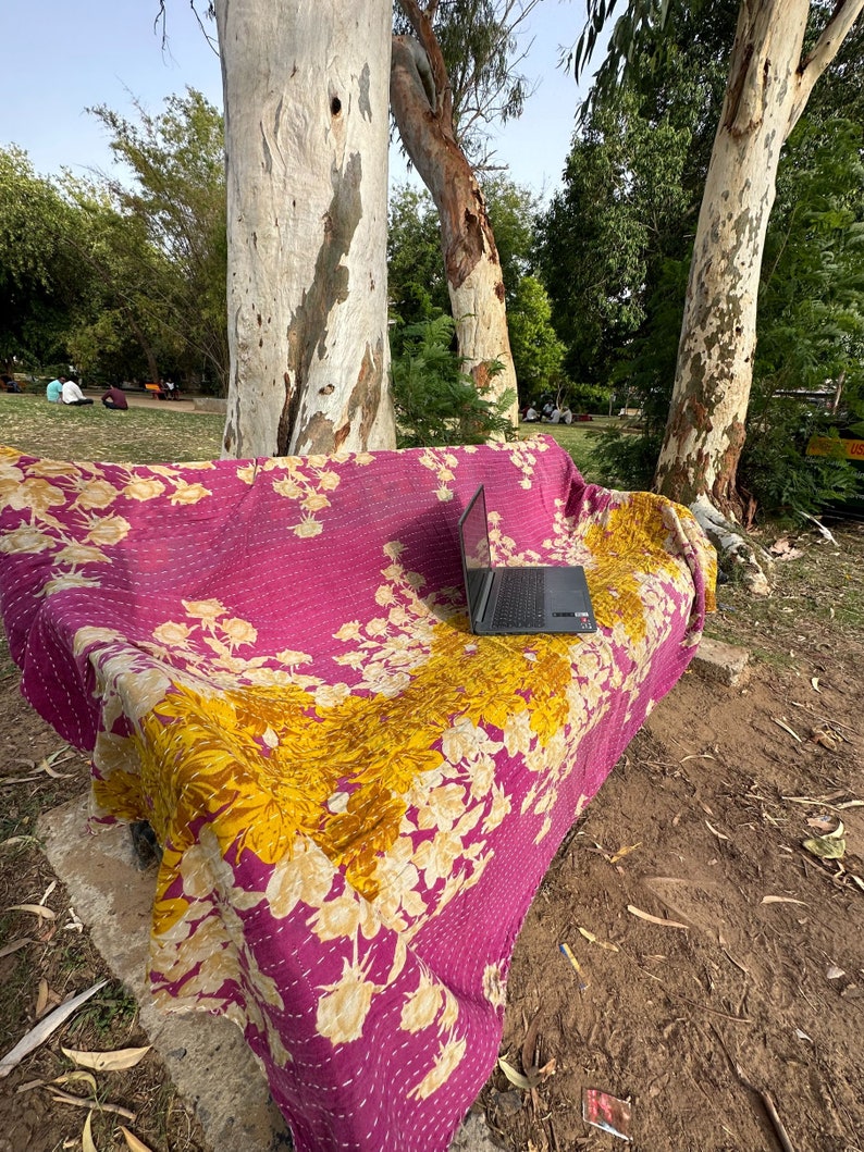 Lot de gros lot de couette kantha vintage indienne jetée à la main couverture réversible couvre-lit tissu de coton couette vintage image 2