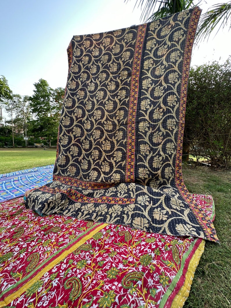 BEST-SELLER couettes vintage Kantha 55 x 85 po. image 1