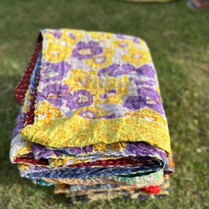 Lot de gros lot de couette kantha vintage indienne jetée à la main couverture réversible couvre-lit tissu de coton couette vintage image 6