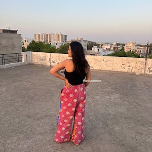 Comfort Fit Vintage Kantha Lounge Hose in Orange und Rotem Blumendruck | Loungewear | Frauen Jogger Hose | Handgemachte Kantha Hose