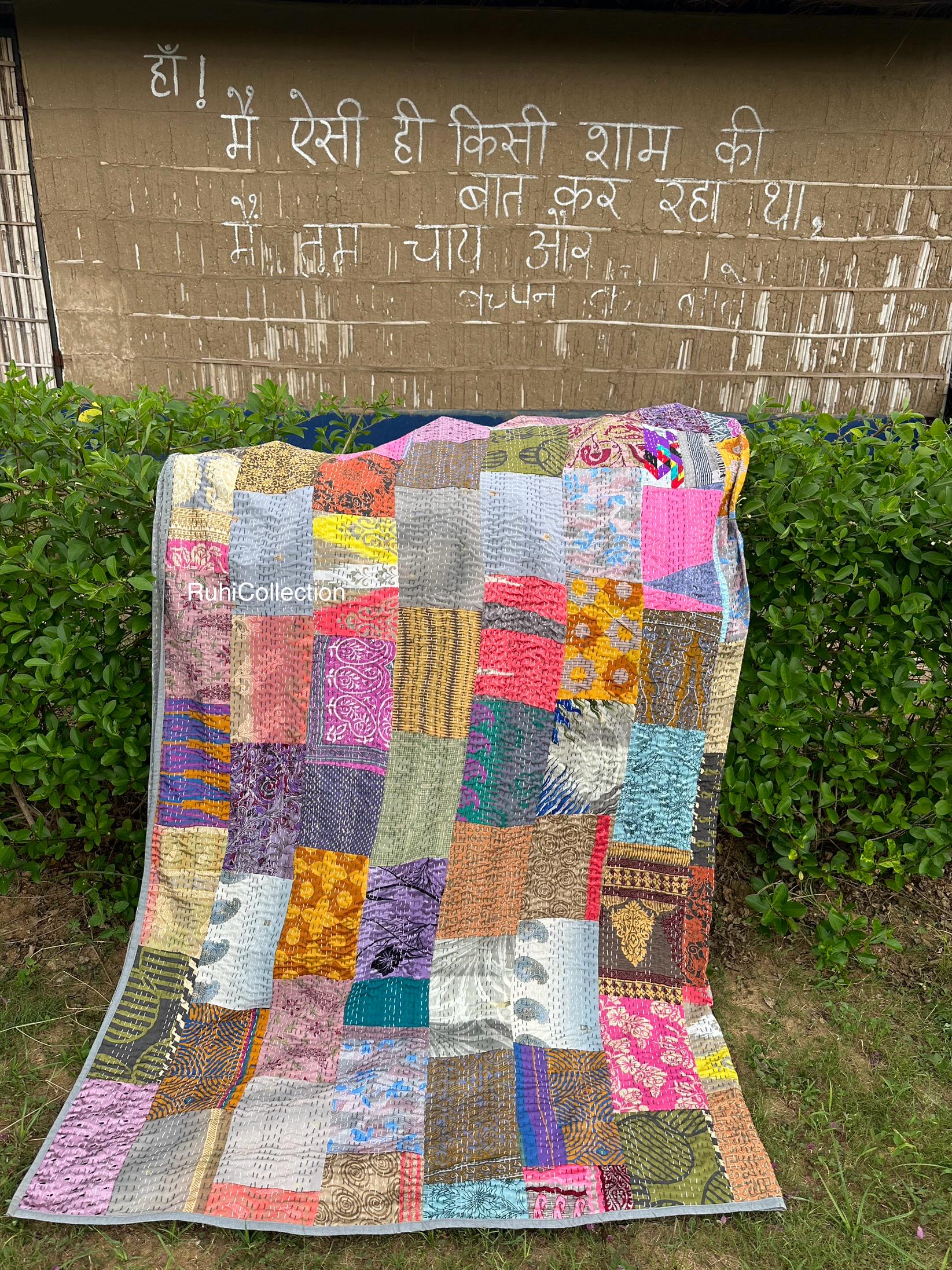 手縫いキルトパッチワークスローカンタインディアンベッドスプレッドkhambhadiyaツインサイズリバーシブルベッドカバー付カンタ インディアンパッチワーク カンタキルト スロー ハンドメイド シルク パトラ カンタ ベッドカバー キングサイズ リバーシブル 寝具 ベッドスプレッド  ヴィンテージ 手縫いグドリ 装飾ビーチブランケット (マルチカラー)