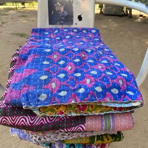 Old Vintage Assorted One Piece, Handmade Reversible Blanket Throw, Kantha Quilt, Cotton Fabric Bohemian Quilt, Quilting Bedcover zdjęcie 8