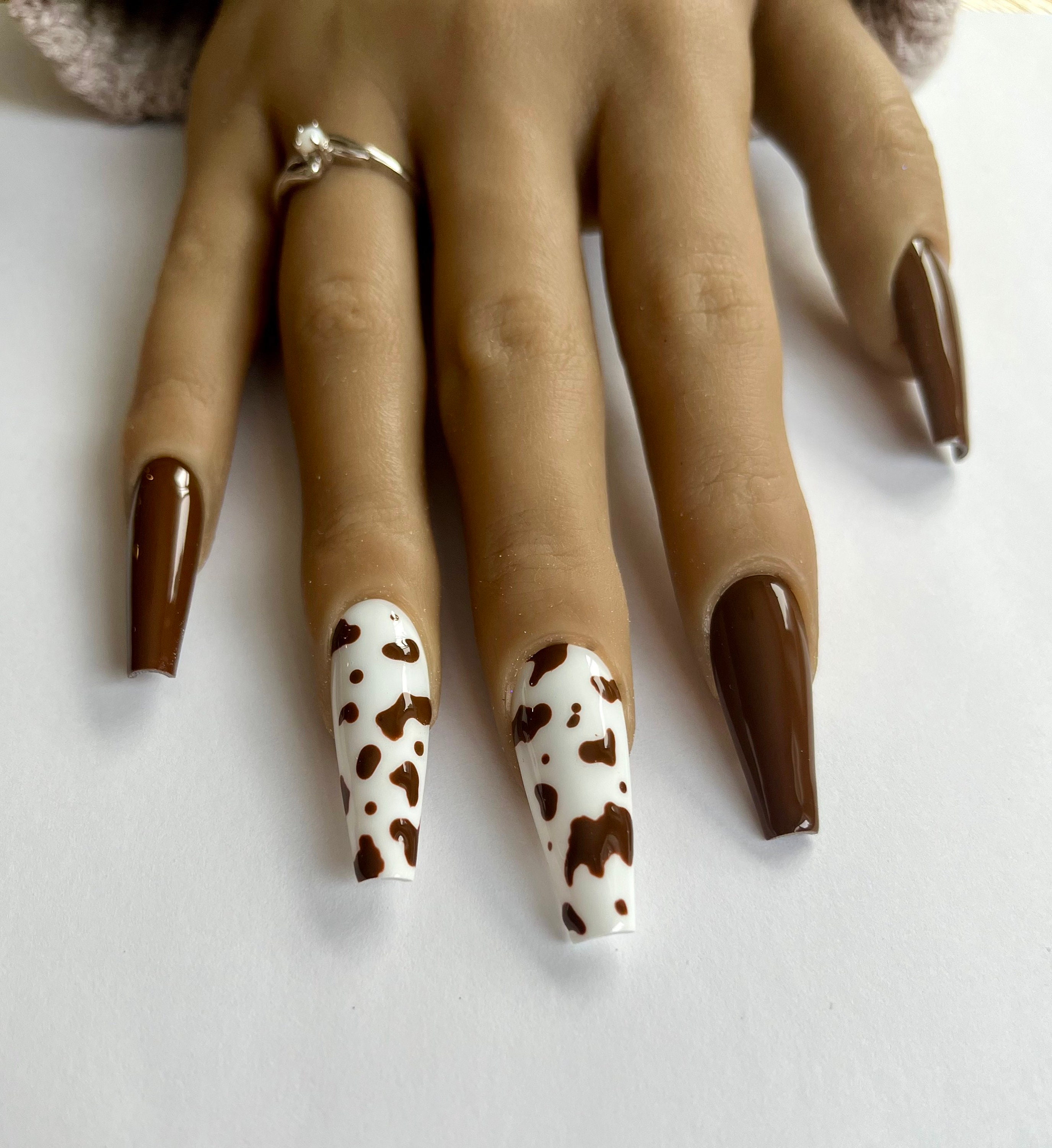 Top 12 Brown Cow Nail Design - Mobitool