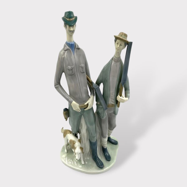 Jäger, Carl Scheidig DDR Große Figur (Wie Lladro, Statue, Figur, Ornament, Hund, Männer, Pistolen)