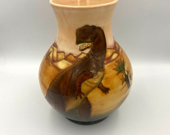SELTEN Nur 300 existieren! 9,5" Moorcroft T-Rex Dinosaurier Vase von Sally Tuffin (Geschenk, Keramik, Keramik, Vintage, William moorcroft, Keramik, Porzellan)