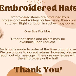 Puede incluir: Texto sobre un fondo beige que dice "Sombreros Bordados". El texto indica que los art&iacute;culos son fabricados por un socio de bordado profesional. Tambi&eacute;n dice "Talla &uacute;nica" y "&iexcl;Gracias!" Un peque&ntilde;o logo dice "Hecho con Bordado."