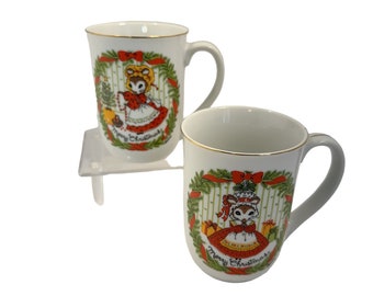 Vintage Christmas Mugs Set Of 2 Mouse Anthropomorphic 8 oz Ms Claus Holiday