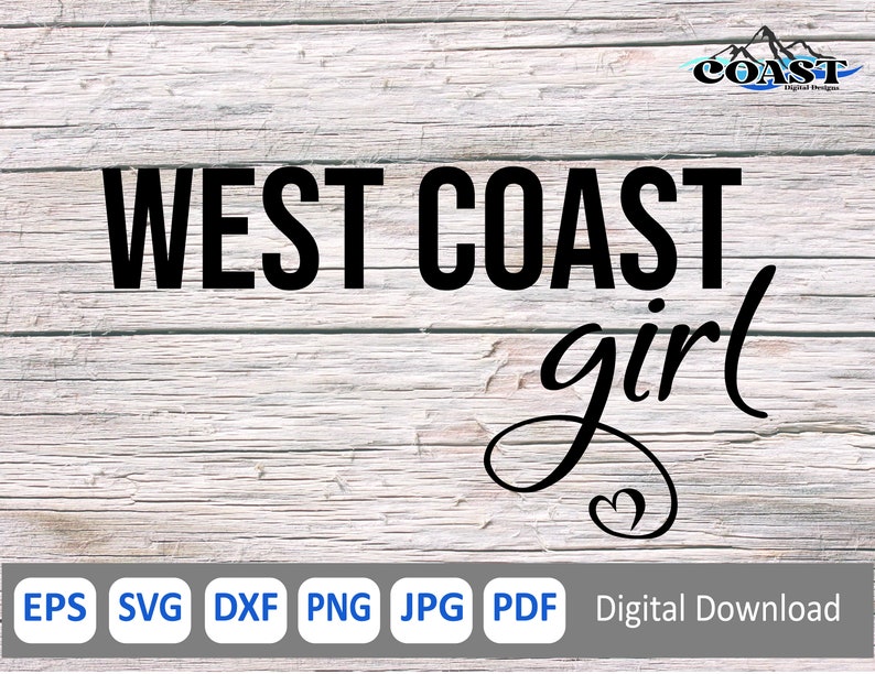 Puede incluir: Una descarga digital de un dise&ntilde;o gr&aacute;fico con el texto "West Coast girl" en texto negro sobre un fondo de madera blanca.