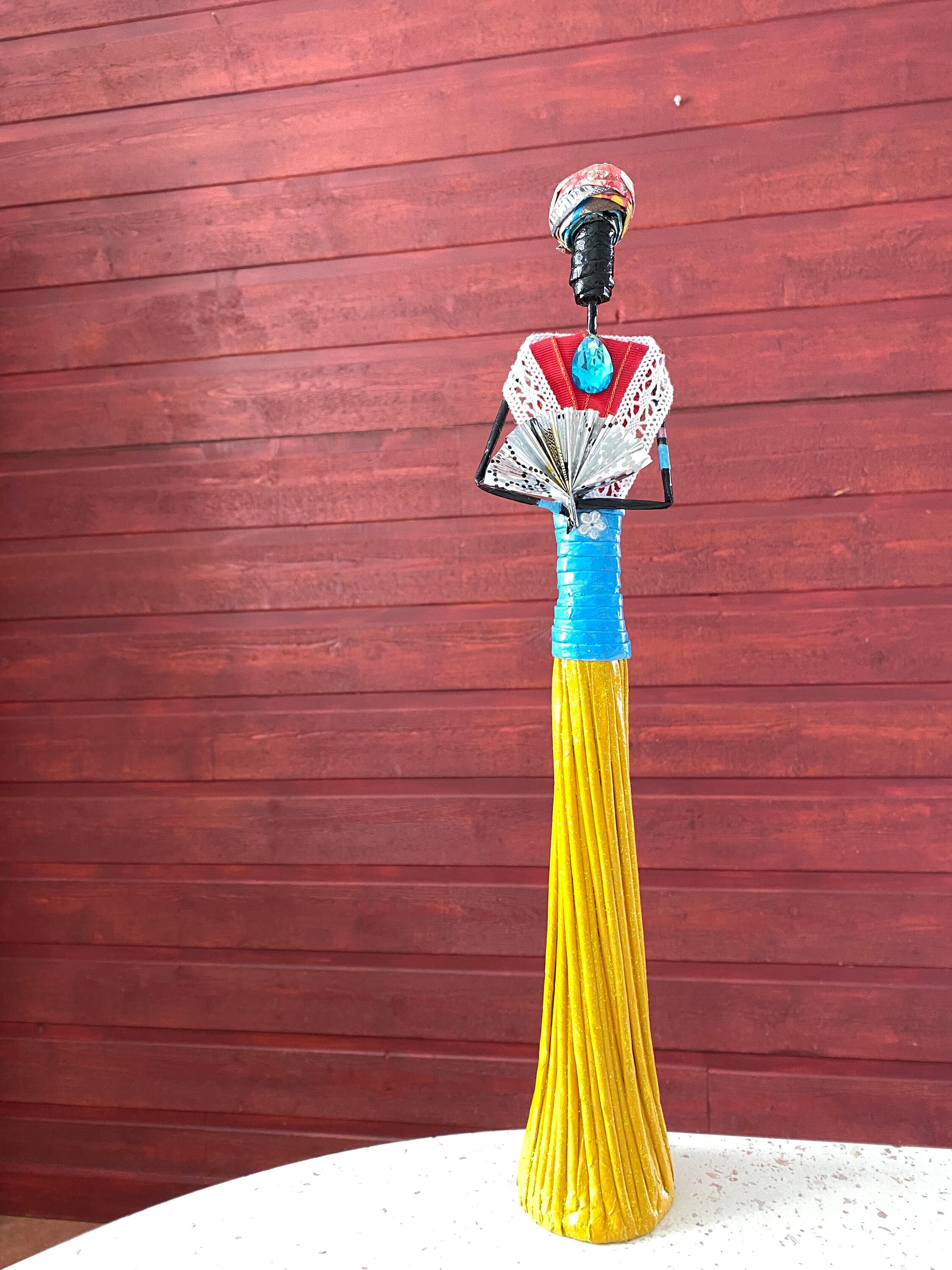 Poupée, Statue Africaine Originale, Décoration en Papier Recyclé, Peinte et Vernie à La Main