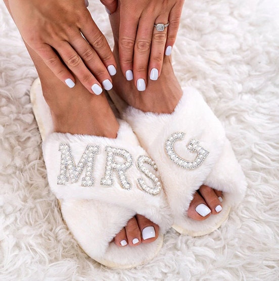 white fluffy slippers bride