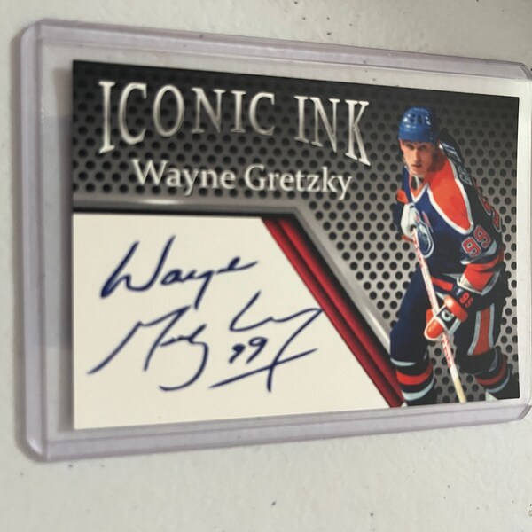 Wayne Gretzky the great one  hockey Card iconic ink w/ facsimile signature 1000 made w/ top load !