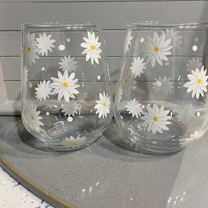 Hand Painted Gift Tumbler Glass in a gift box Just White Daisies design