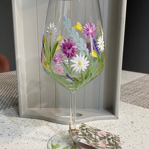 Hand painted Wine Glass wild Flowers & daisies Design Special Gift Birthday Anniversary Wedding Mother’s Day Gift Floral Boxed
