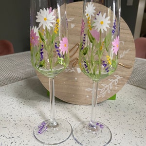 Hand Painted Champagne Flutes Glasses Daisies Flowers design Special Gift Birthday Personalise it Date Names Floral