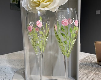 Handgemalte Sektflöten Gläser Hochzeit Rosen Blumen Design Spezieller Geschenk Geburtstag Personalisieren Sie es Datumsnamen