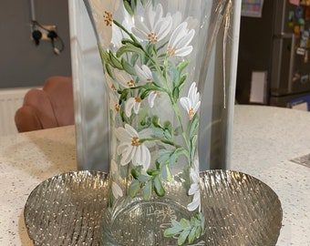 Handbemalte Glasvase mit modernem Blumenmuster, weiße Blumen, Geburtstag, Hochzeit, besonderes Geschenk, Personalisierung möglich