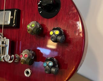 Gas Mask Knob (1x) – 3D-Printed Handpainted Resin Guitar/Mixer/Pedal Knob