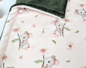 Personalisierte Blumenmäusedecke, Maus mit Blumen, Babyname bestickter Überwurf
