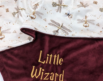 Sie sind so geliebt, personalisierte Babydecke, Magic Tasten Babydecke, Baby-Assistentdecke, Neugeborenes Geschenk, Schlüssel mit Flügeln