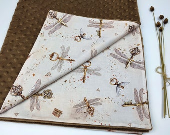 Sie sind so geliebt, personalisierte Babydecke, Magic Tasten Babydecke, Baby-Assistentdecke, Neugeborenes Geschenk, Schlüssel mit Flügeln