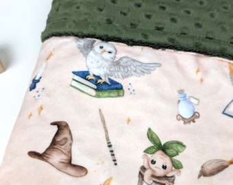 Kleiner Zauberer, magische Eulendecke, personalisierte Babydecke, Baby-Assistentdecke, neugeborenes Baby-Geschenk, weiße Eule Mail