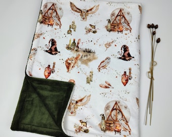 Kleiner Zauberer, magische Eulendecke, personalisierte Babydecke, Baby-Assistentdecke, neugeborenes Baby-Geschenk, weiße Eule Mail