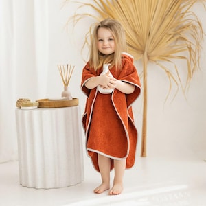 Personalisierter Kapuzenponcho, personalisiertes Kapuzen-Babyhandtuch, Strand-Kapuzenhandtuch, Unisex-Surfponcho, bestickter Kapuzenpullover