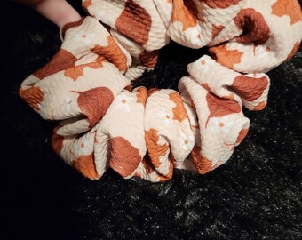 Oversized scrunchie