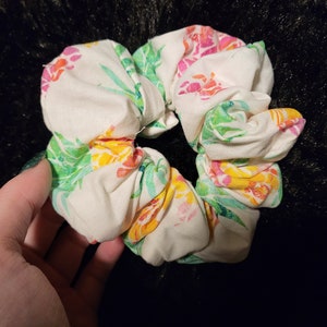Oversized scrunchie