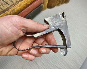 Lancet weterynaryjny do upuszczania krwi, ok. 1890 r.