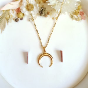 Horn necklace - crescent moon - gold stainless steel