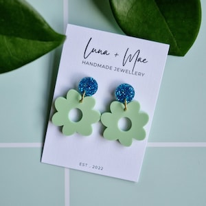 Acrylic Dangle Earrings, Blue Glitter, Apple Green Daisy Flower, Lightweight