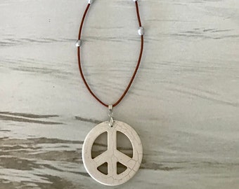 Collier perle d’eau douce peace