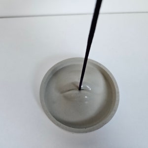 Incense holder Lips shape is 3.5 inches diameter, Meditation Gift, Minimal Incense Holder, Housewarming Gift, Spiritual home decor