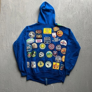 Sudadera con capucha y cremallera estilo patchwork vintage, talla grande, color azul, con parches de recuerdo de los años 80.