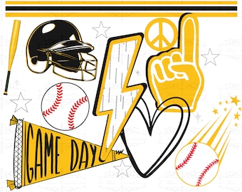 Può includere: Uno stendardo giallo e nero con il testo "GAME DAY" in nero. Lo stendardo è circondato da altre grafiche a tema baseball, tra cui una palla da baseball, un fulmine, un segno di pace, un cuore, un casco da baseball, una mazza da baseball e un dito puntato.