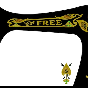 Op de afbeelding: Zwarte naaimachine met gouden en groene decoratieve accenten. De tekst "The FREE" staat op de machine.