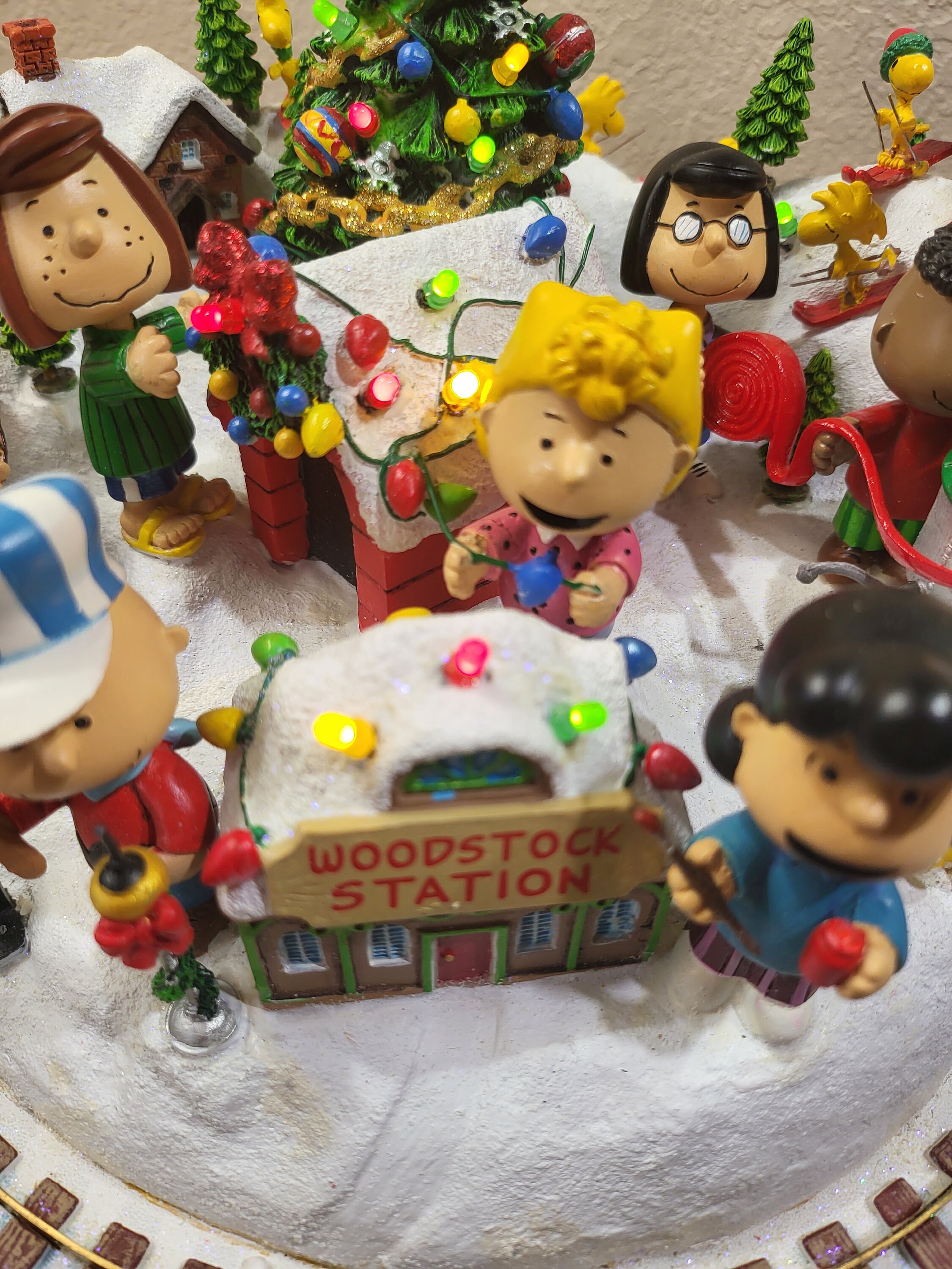 Danbury Mint Peanuts Christmas Wonderland - Etsy Danbury Mint Peanuts Christmas Wonderland - Etsy