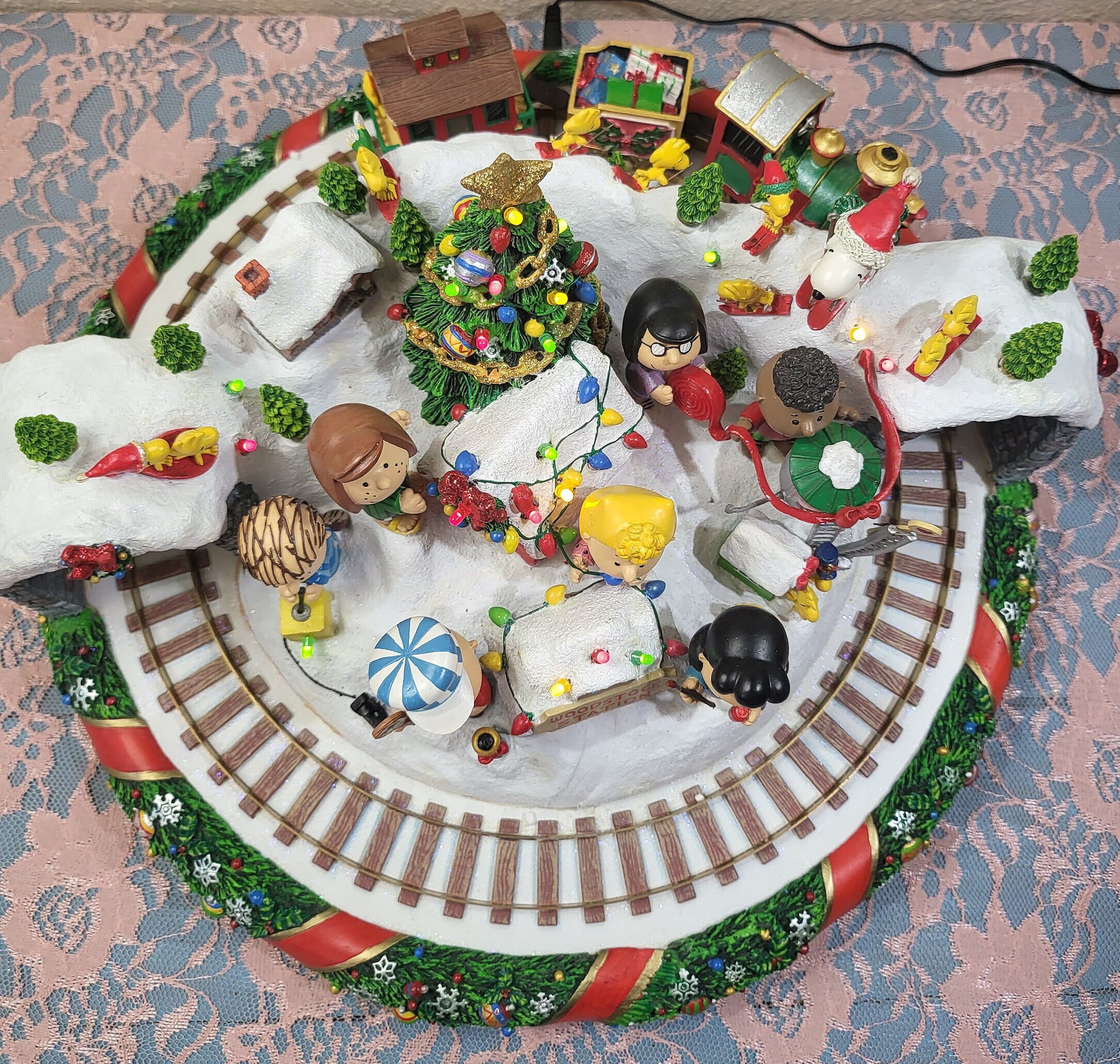 Danbury Mint Peanuts Christmas Wonderland - Etsy Danbury Mint Peanuts Christmas Wonderland - Etsy