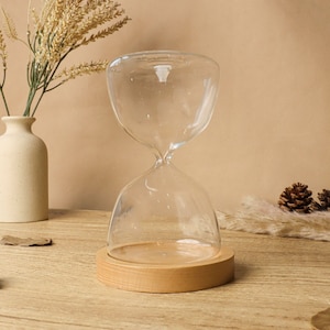 Bottiglia a clessidra rotonda ricaricabile con incisione personalizzata con base in legno Clessidra vuota personalizzata per matrimonio, urna regalo per decorazioni per la casa con timer per la sabbia Natural