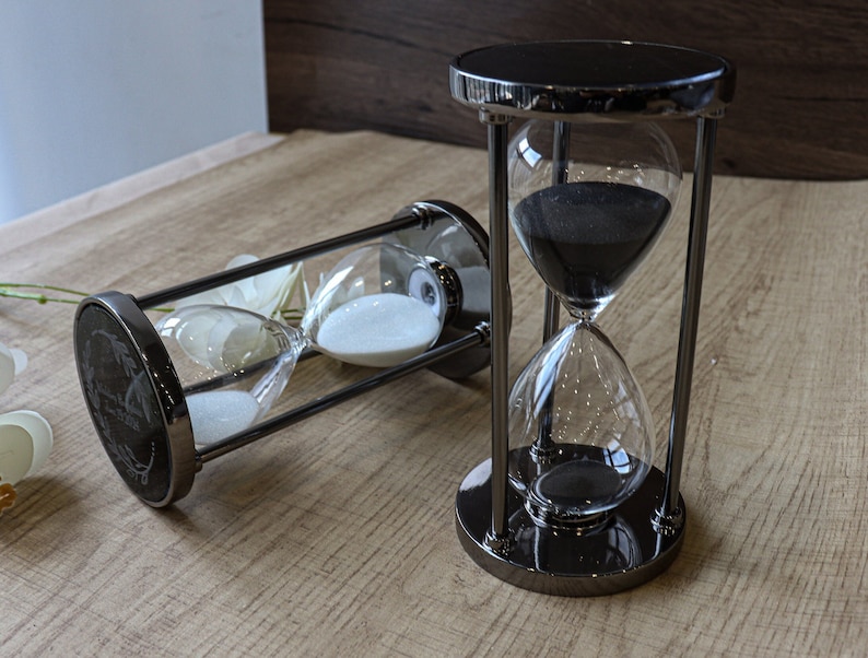 Minuterie sablier étoilée argentée personnalisée de 30 minutes Ornements en verre de métal de décoration à la maison Cadeaux créatifs de pendaison de crémaillère de mariage d'anniversaire image 4