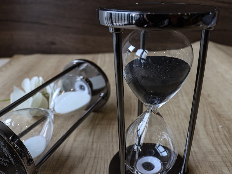 Minuterie sablier étoilée argentée personnalisée de 30 minutes Ornements en verre de métal de décoration à la maison Cadeaux créatifs de pendaison de crémaillère de mariage d'anniversaire image 2