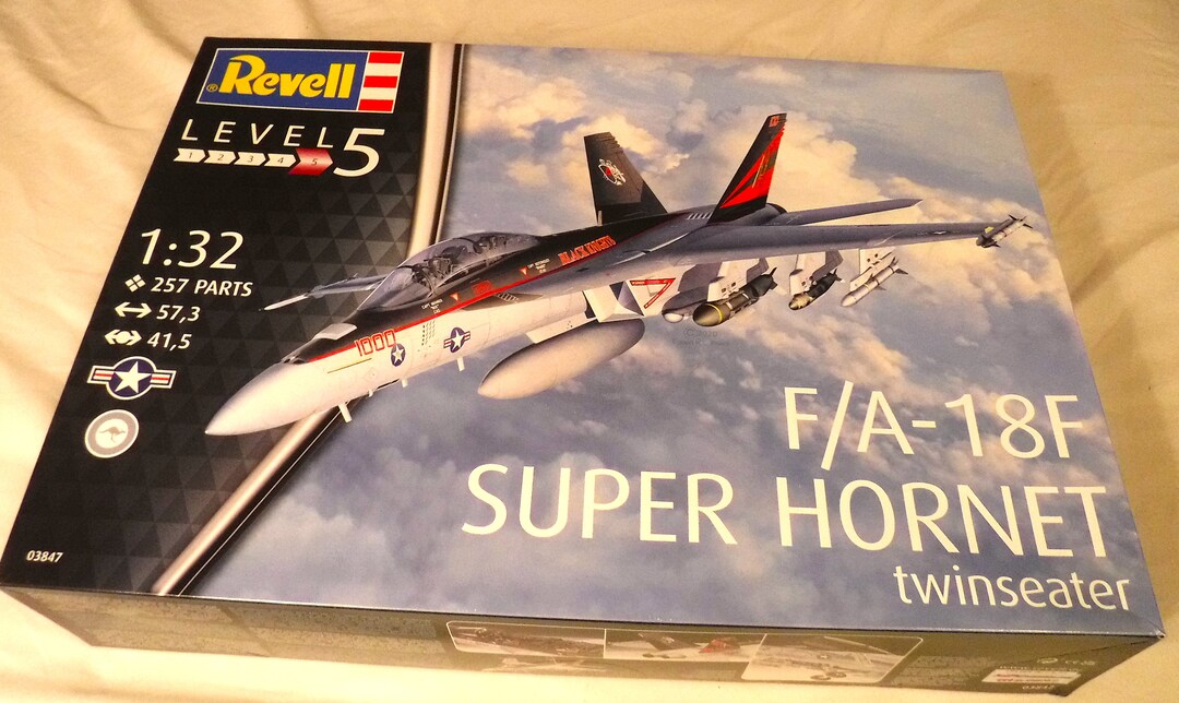 REVELL 03847 F/A-18F Super Hornet, Maquette - Militaire - Autres échelles - Esca