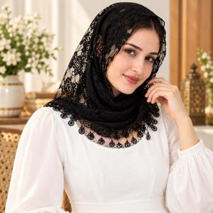 Triangle Lace Mantilla Veil for Women, Floral Rose Lace Head Scarf, Church Mass Veil, Wedding Bridal Head Covering, Tassel Prayer Veil