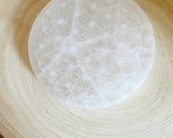 High-quality selenite disc for energetically charging crystals