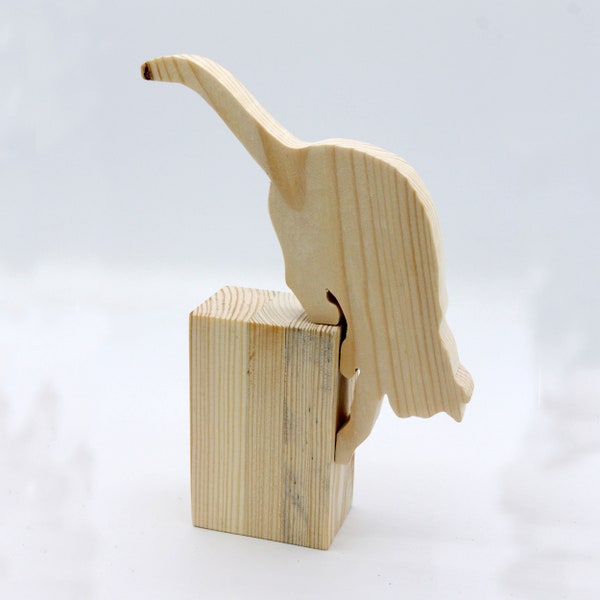 Cat carved in wood. To place on its base or a shelf. Minimalist nature decorative object. Handmade in France. By Team Numérik